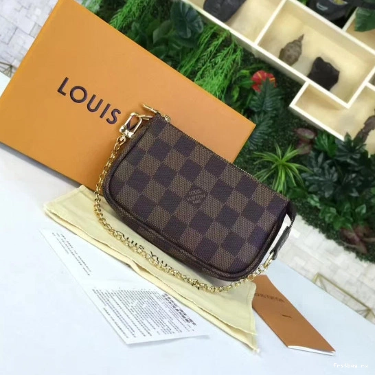 First bag ru wallet Vuitton Louis 0714